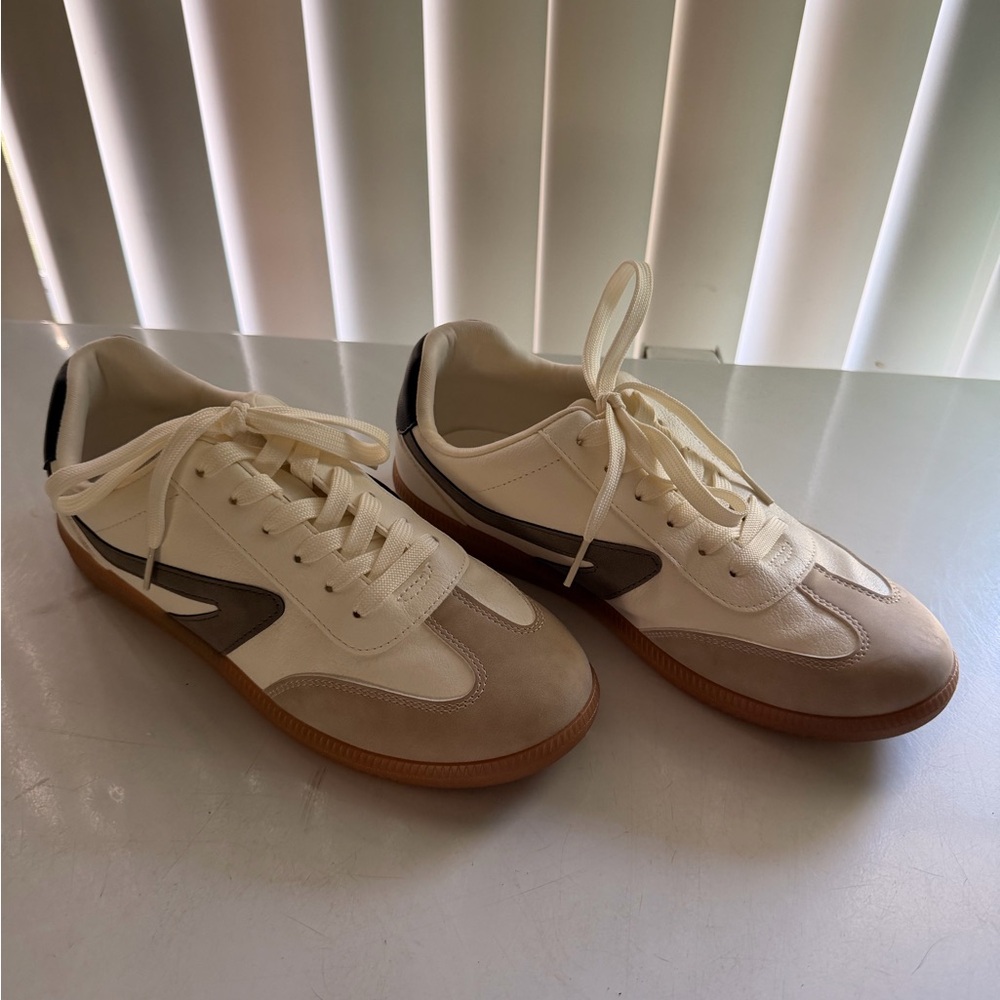 Dolce Vita- EUC Quantum sneakers multi grey